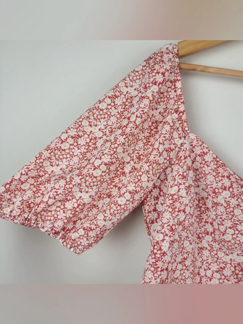Abercrombie & Fitch Ditsy Floral Puff Sleeve Crop Top Size M Red Sweetheart Neck